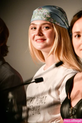 Elle Fanning [ elle-fanning ] - Can you make a better print? 🤚😏