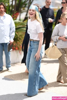 Elle Fanning [ elle-fanning ] - Finally moved into my new apartment and quit my day job, let’s get