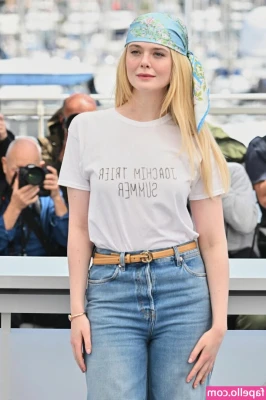 Elle Fanning [ elle-fanning ] - Cover me in wax 🕯🖤