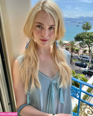 Elle Fanning [ elle-fanning ] - ooops nipslip 😁