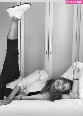 Louise Redknapp [ louise-redknapp ] - Moved from the window to the bed and @thedesertvixen kept taking
