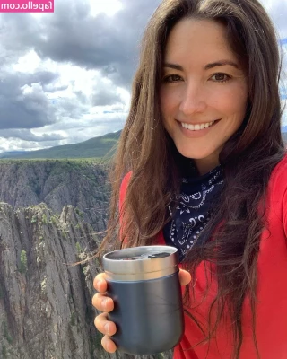 Nikki Delventhal [ nikki-delventhal ] - Good morning cutie