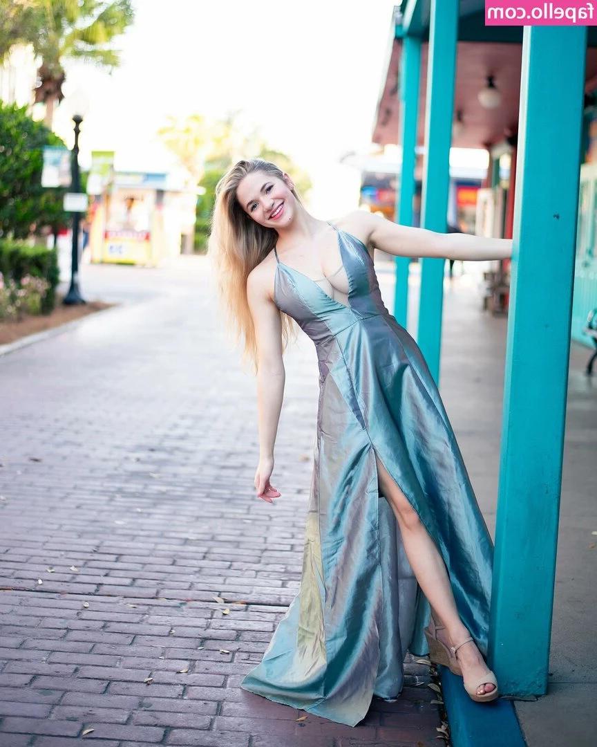 Emerald Gordon Wulf [ emerald-gordon-wulf ] - How much do you like a firm ass