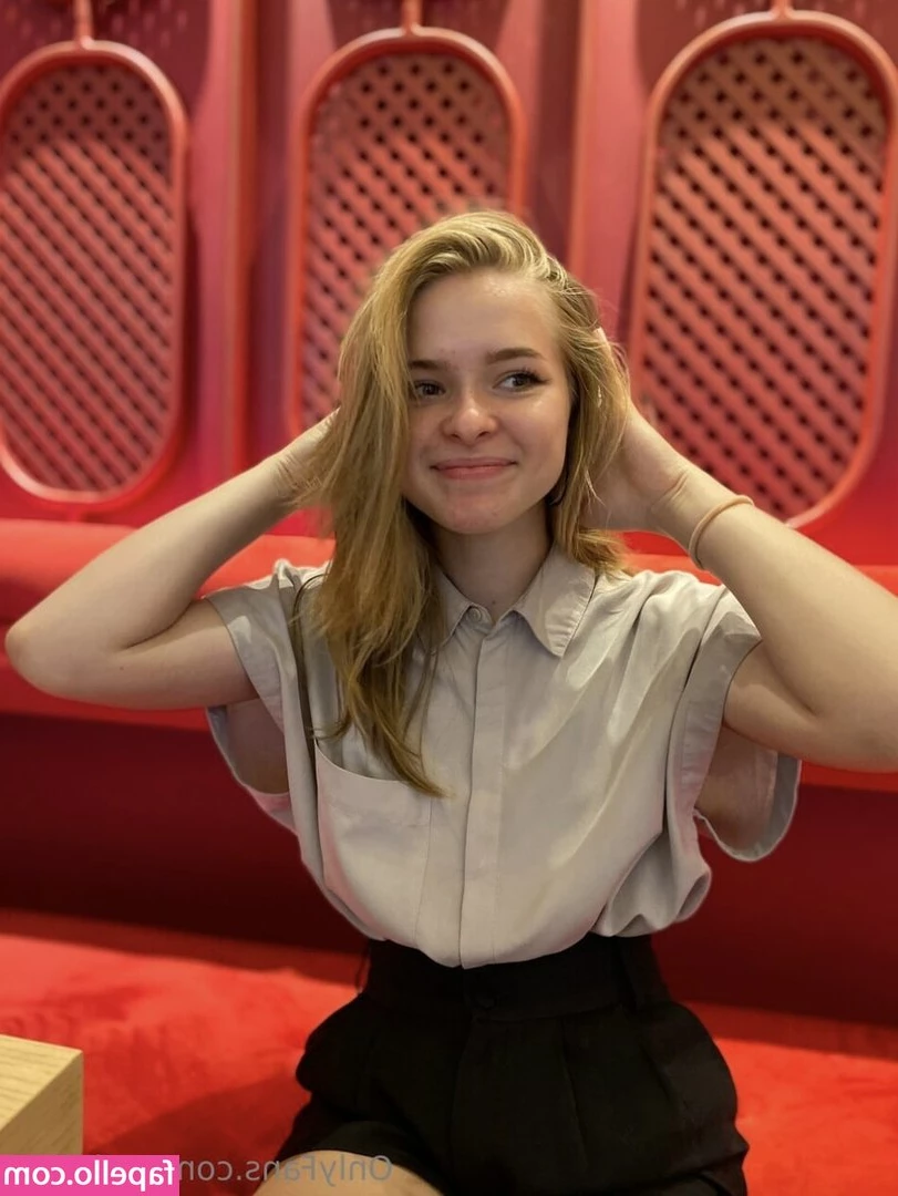 Tashha_s [ tashha-s ] - Your girlfriend has found all of your porn  and she s not happy about