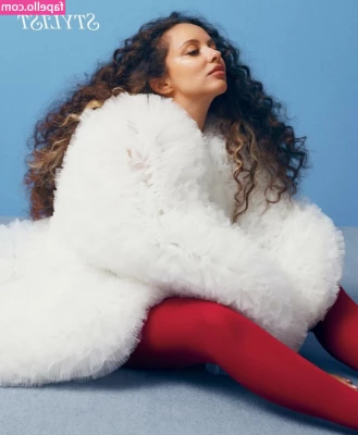 Jade Thirlwall [ jade-thirlwall-1 ] - Esta cogida se salió un poco de control