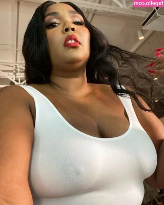 Lizzo - Bathroom break