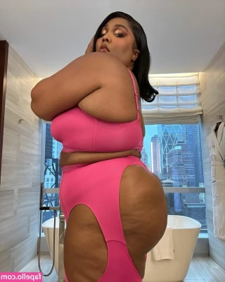 Lizzo - Look what just arrived today   what settings would you like for me to