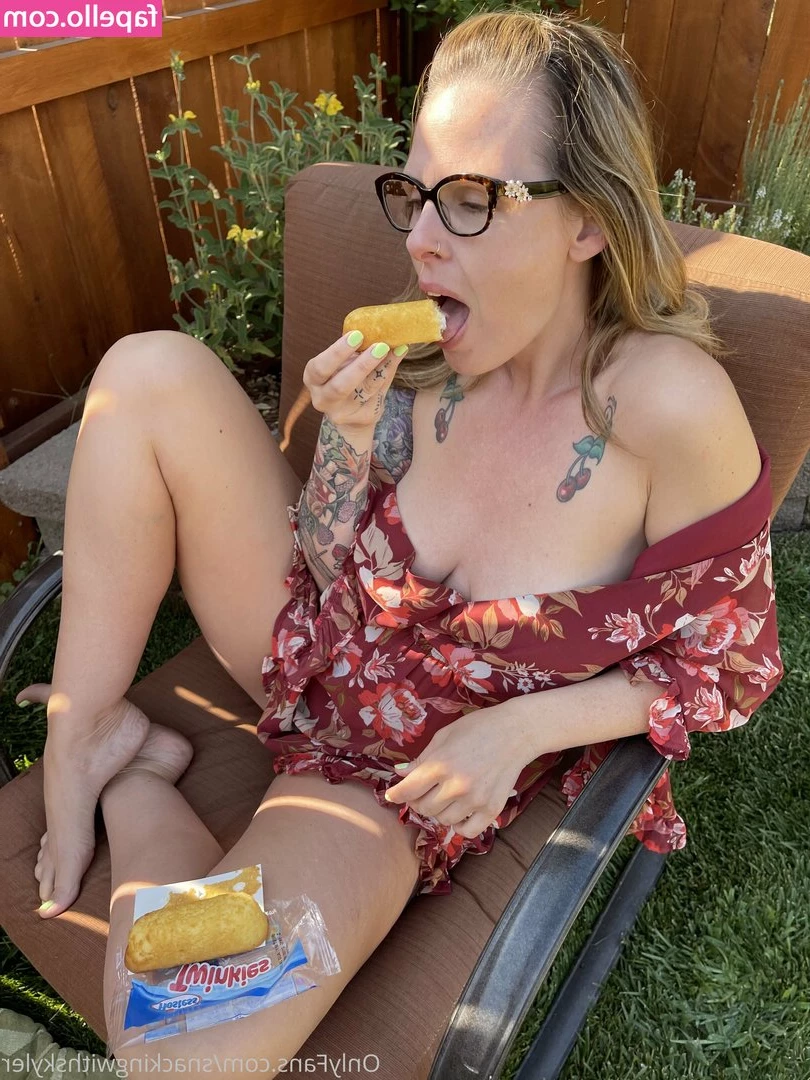 skylerxo [ skylerxo-5 ] - This seems to be the only place it will fit 😳