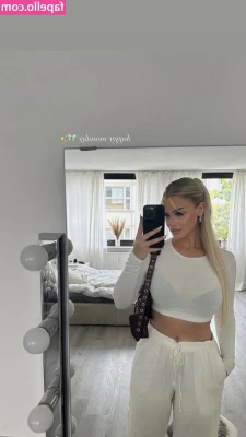 Melaniethrr - Invisible clothes party 🎉