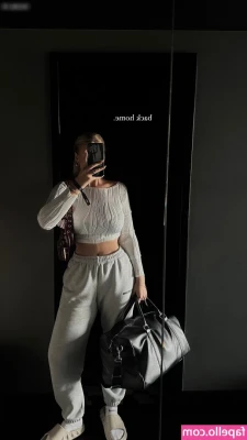 Melaniethrr - Mhmm 💪
