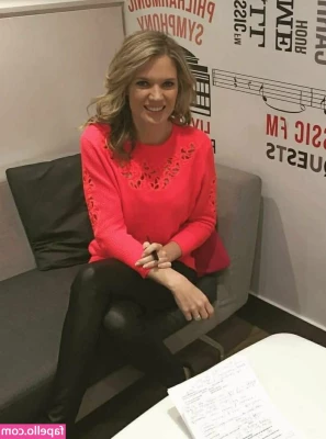 Charlotte Hawkins [ charlotte-hawkins ] - Would you rather get your ass stretched out by blonde Eva or brunette