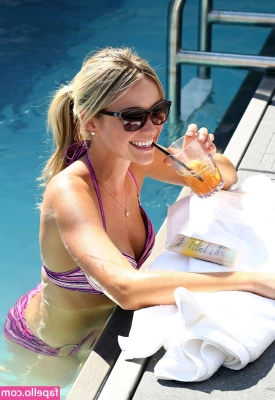 Katrina Bowden [ katrina-bowden ] - En 10-15 min empezamos el live