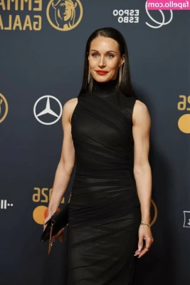 Sanna Marin [ sanna-marin ] - Damn those calves in these sparkly heels!😍