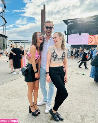 Sanna Marin [ sanna-marin ] - Front view? 👀🔍👘