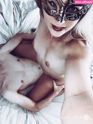 Kitty_kaya_ [ kitty-kaya ] - Do you like my peach