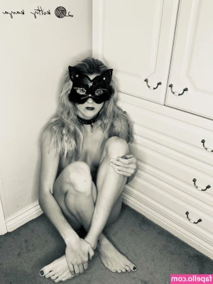 Kitty_kaya_ [ kitty-kaya ] - Got the Monday blues  I can fix that