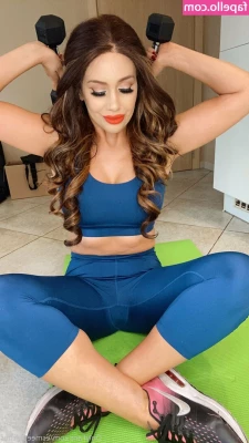 Esmeeteaches - Really working my hole and stretching it wide open