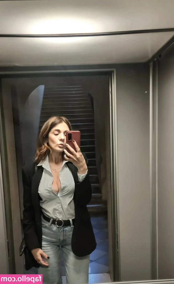 Mari__Anne__ [ mari-anne ] - Anyone here have a pregnant bride fetish? 😜