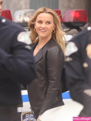 Reese Witherspoon [ reese-witherspoon ] - Hey Guys     With ALL this snow and not being able to go anywhere 