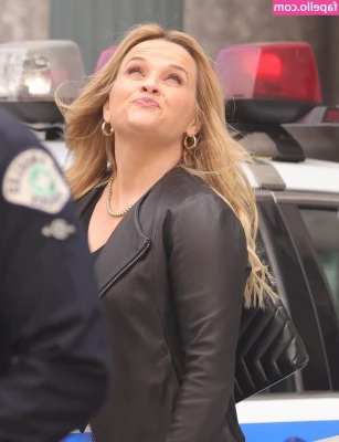 Reese Witherspoon [ reese-witherspoon ] - I bet I d look good in your clothes  What do you think