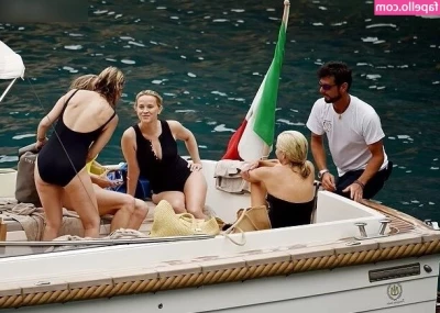 Reese Witherspoon [ reese-witherspoon ] - Preparing myself for the next video for this page  What would you