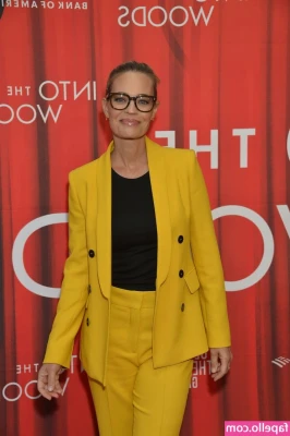 Jeri Ryan [ jeri-ryan ] - Want to be my new pet? 😈