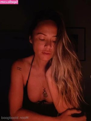 Moon Bloodgood [ moon-bloodgood-1 ] - Daddy left me nice and creamy