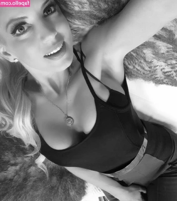 Isabel Madow [ isabel-madow ] - Featuring   dannysanders