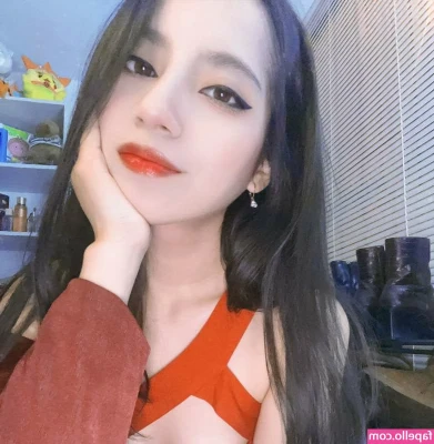 Holisofi - New weekly in dms! foxtail anime girl booty shake.