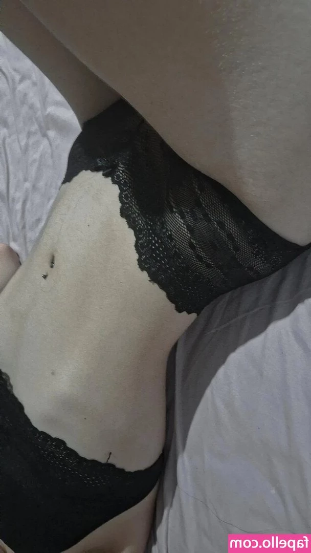 Pantudisis - Which part of my outfit is your favorite ? 😈