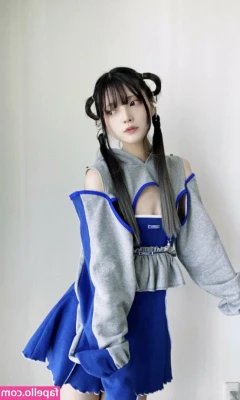 rirerere00 - Do you like purple or blue better with his photo?  booty belongs to