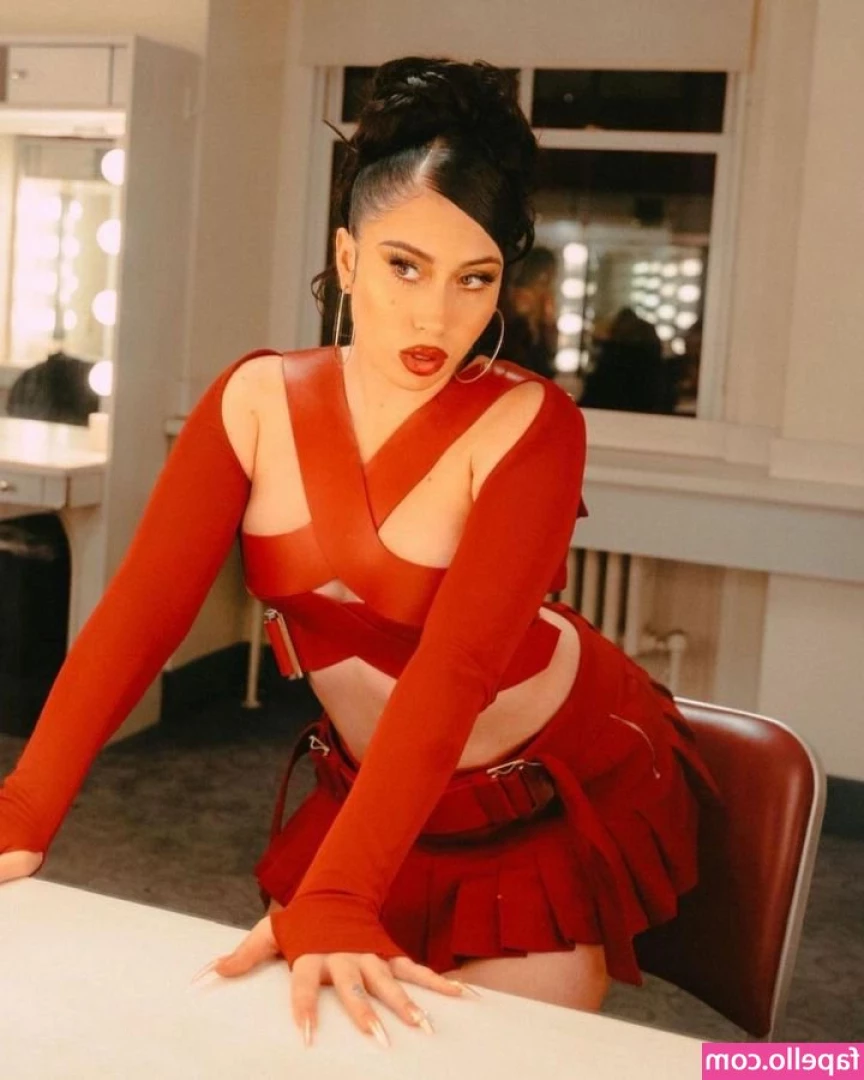 Kali Uchis [ kali-uchis ] - Kleinen Grüße aus dem Krankenlager