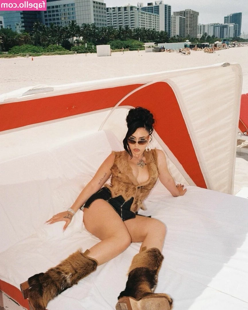 Kali Uchis [ kali-uchis ] - Close view of my holes