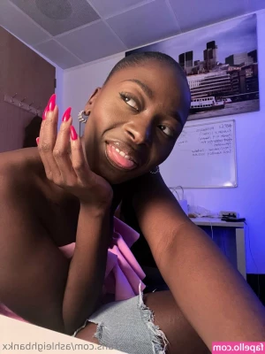 ashleighbankx - Titty or Taco Tuesday? Tip under this post and tell me what you want