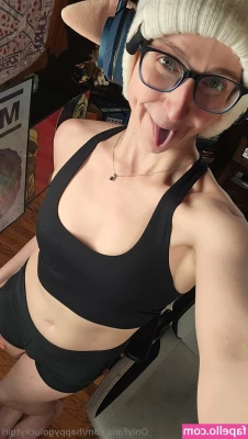 happygoluckytgirl - LIVE COMPLETLY naked up close in 10min