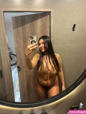 xxcleopatraxx - Thong Thursday 🍑. I like them better OFF or pulled to the side
