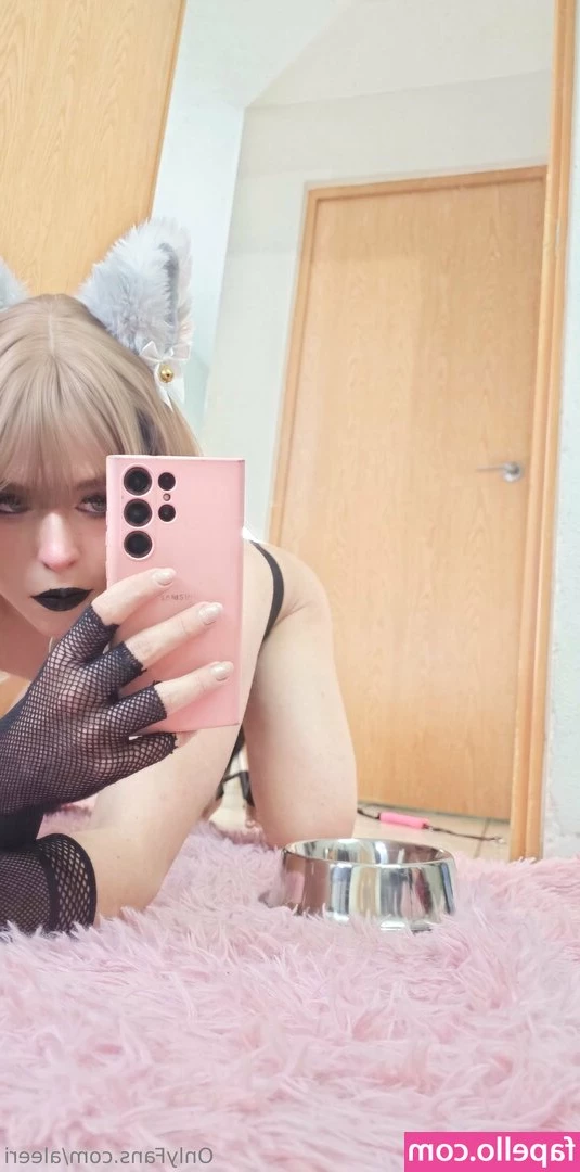 aleeri - daddy if you wanna see how I play with my tight pussy DM me