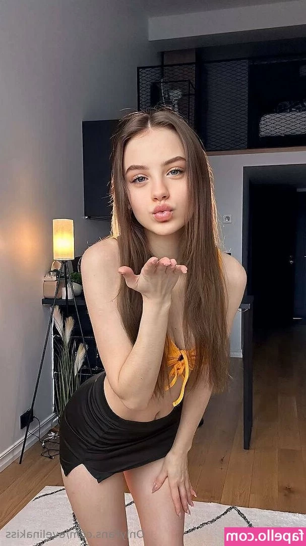 evelinakiss - u got a boner i can take care of tonight? 😏