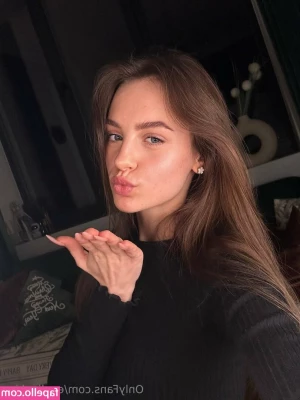 evelinakiss - I sent out my video a second time for everyone who just subscribed so
