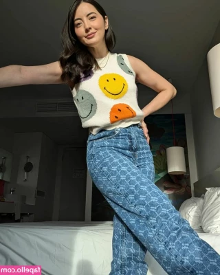 Jane Douglas [ jane-douglas ] - Good kitty or bad kitty 😺? I can be both 😈😈😈😈 dm me