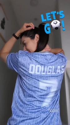 Jane Douglas [ jane-douglas ] - Going live tomorrow at 10pm better see all you losers there 🦶