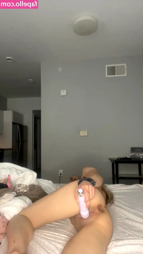 emma409671 - Have a nice day ❤️  Full booty reveal 🍑