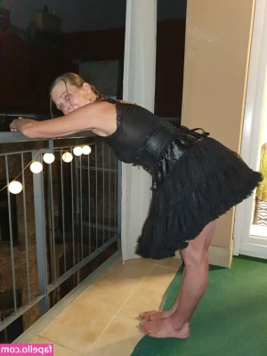Żona Szamana [ ona-szamana ] - Are you looking up my skirt when I bend over??? 😳😳
