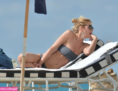 Alessia Marcuzzi [ alessia-marcuzzi ] - 🦵🏽 in 🖤
