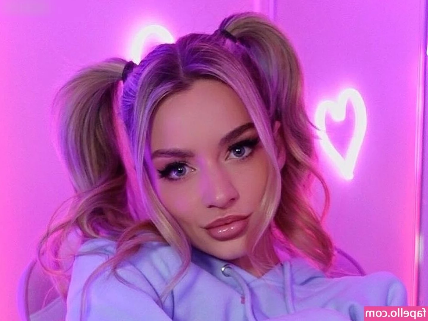 Mikenna Prior [ mikenna-prior ] - Jerking my man off while he has a plug in is so fuckkng hot