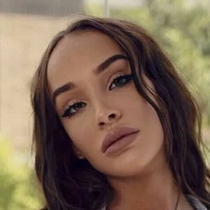 thelauraskyeofficial