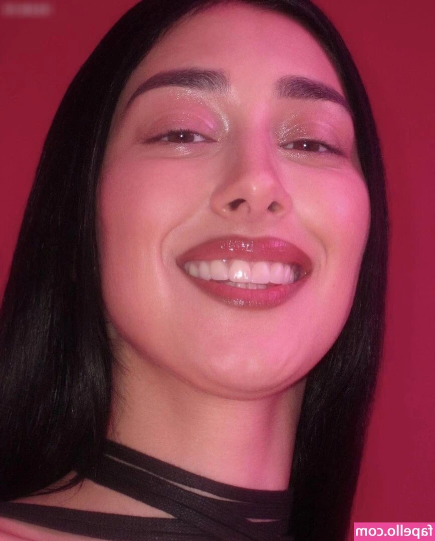 Elif - Too small for you
