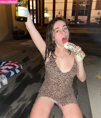 Rachel Sennot [ rachel-sennot ] - you know she is properly filled up if cum squirts out when you step