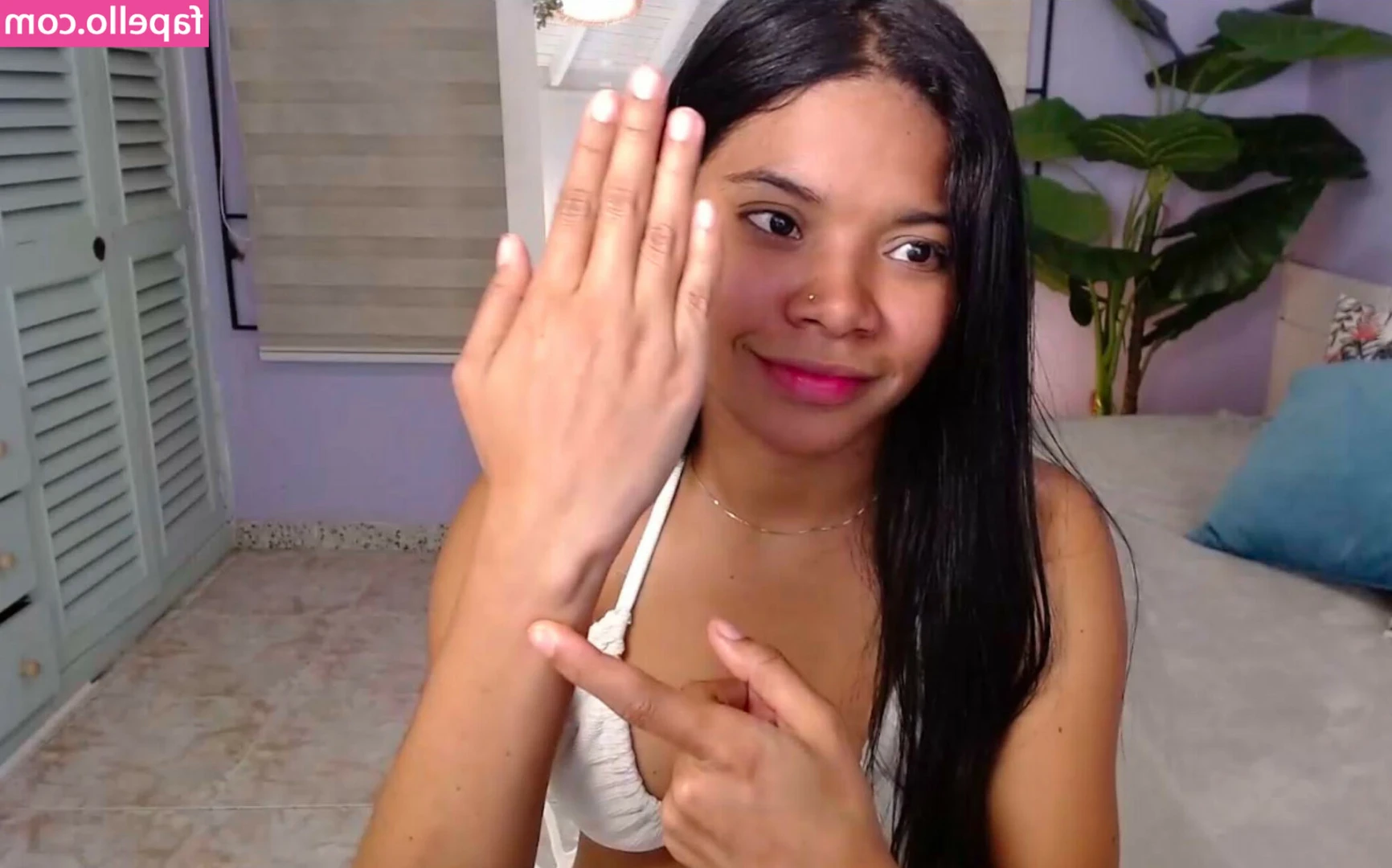 Pauline_conte [ pauline-conte ] - Here are some titty pics because I never take them for you guys