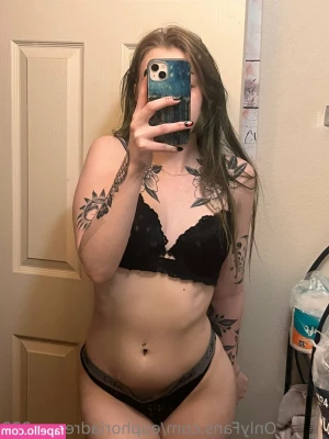 euphoriadreams333 - Flashback to when I was about 3 months pregnant  Wow that seems so